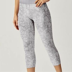 Fabletics Capri legging, Gray & Silver